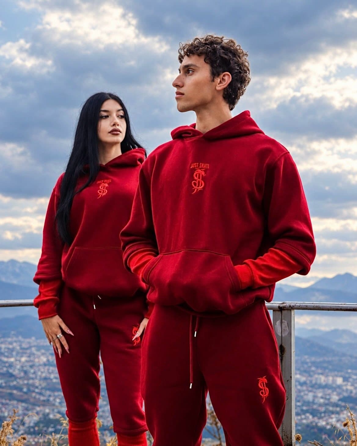 Çift me kapuçë të kuq Velvet