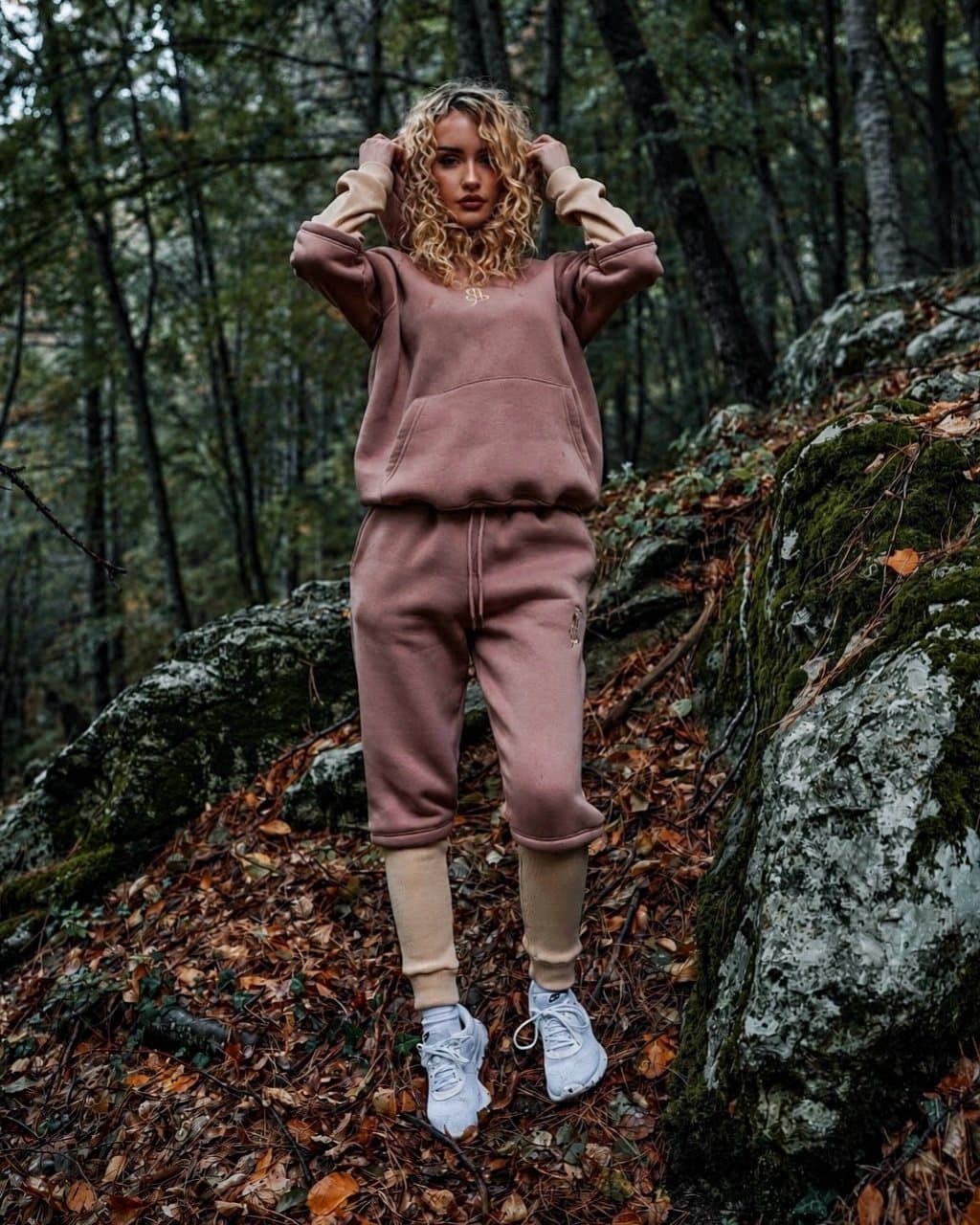 Set rozë për femra në pyll